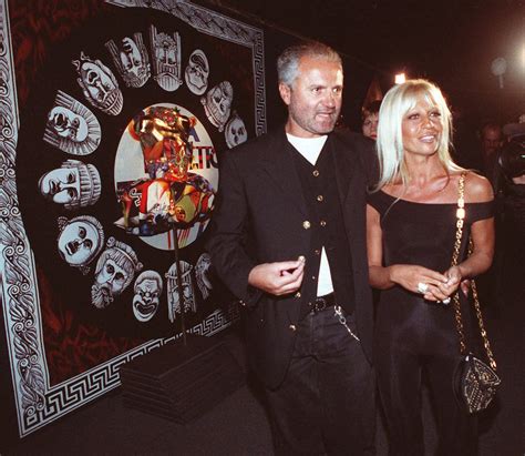 chia ha ucciso versace|20 anni fa l’omicidio di Gianni Versace: la tragica fine del grande .